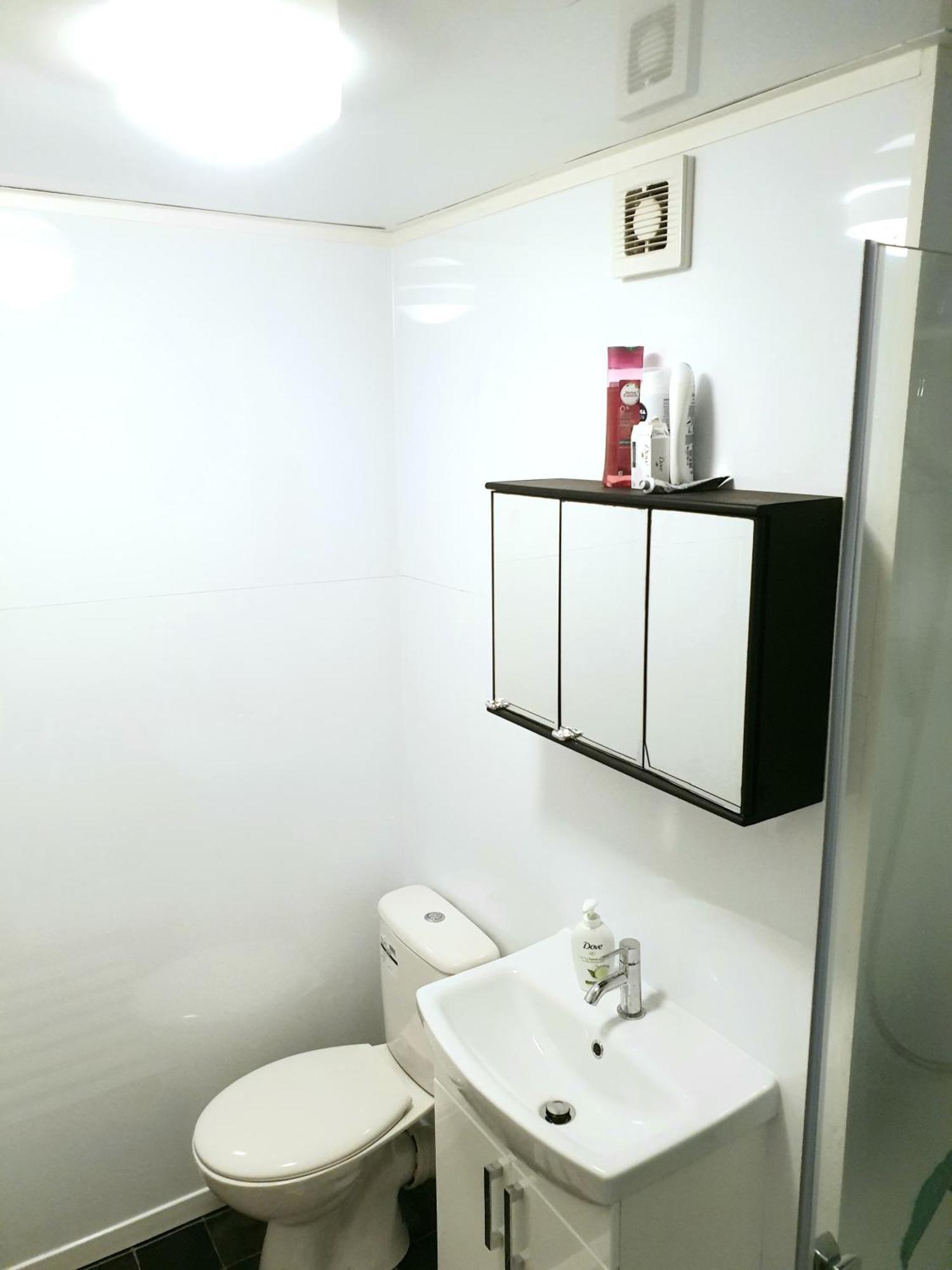 لندن Double Room In Private Apartment المظهر الخارجي الصورة