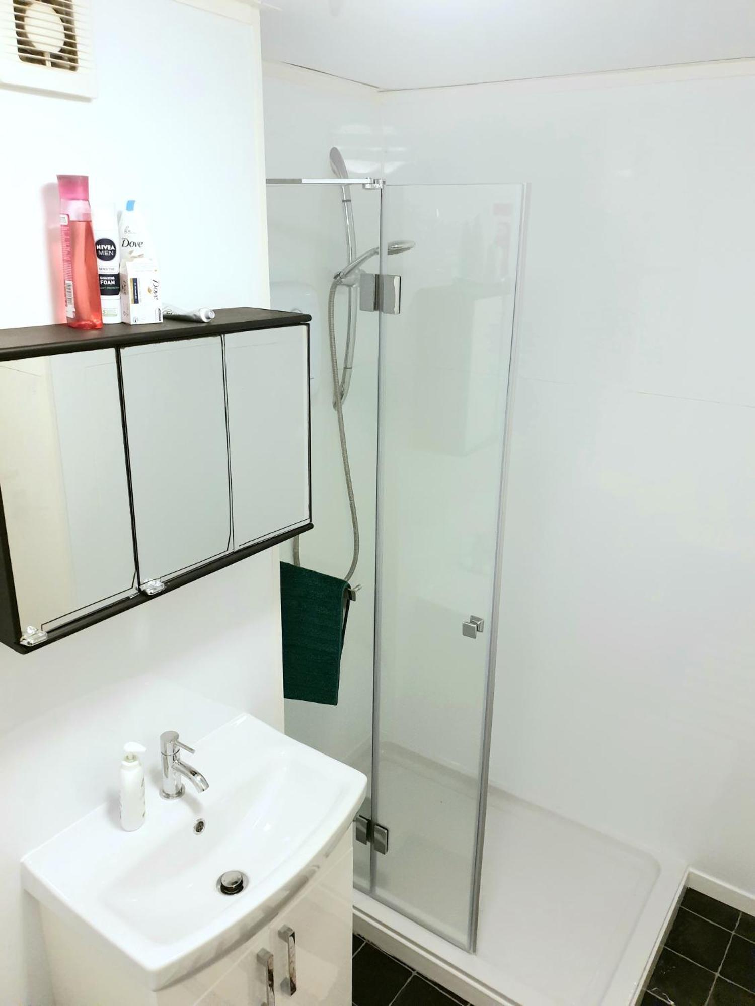 لندن Double Room In Private Apartment المظهر الخارجي الصورة