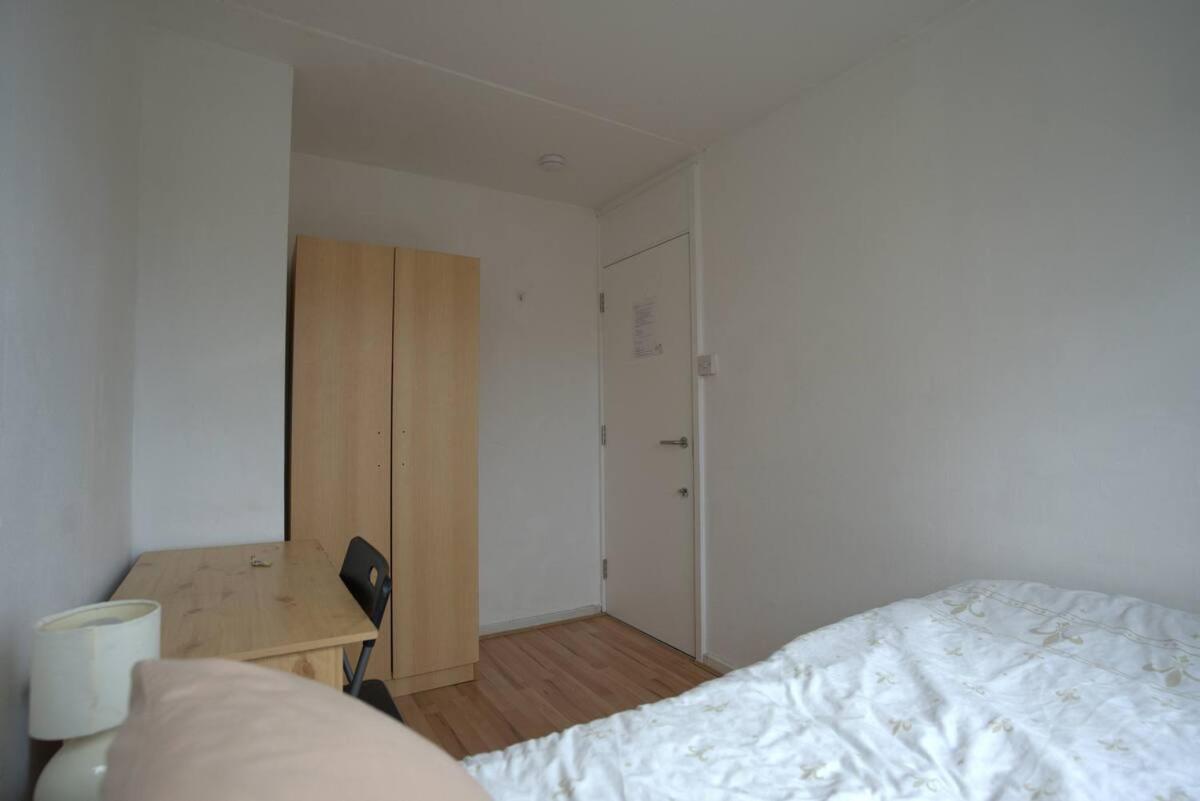لندن Double Room In Private Apartment المظهر الخارجي الصورة
